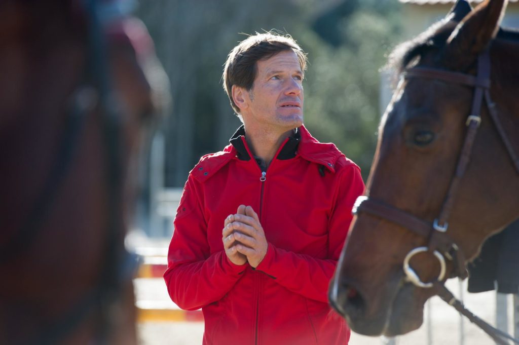 Eric Louradour donnant un cours d'équitation