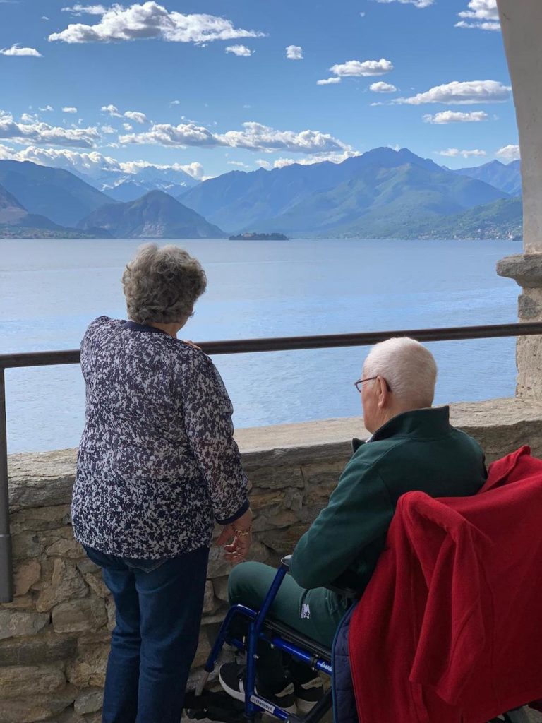 les parents d'Eric Louradour au bord d'un lac