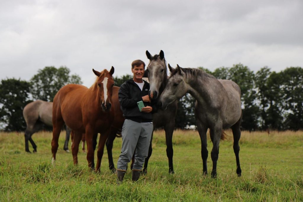 Eric Louradour et des poulains